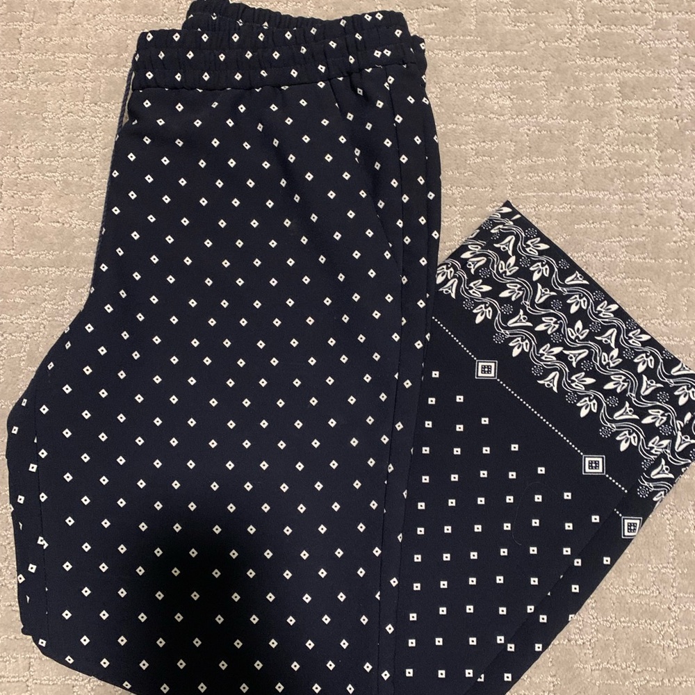 LOFT. Size Small. pull on wide leg cropped pant with detail